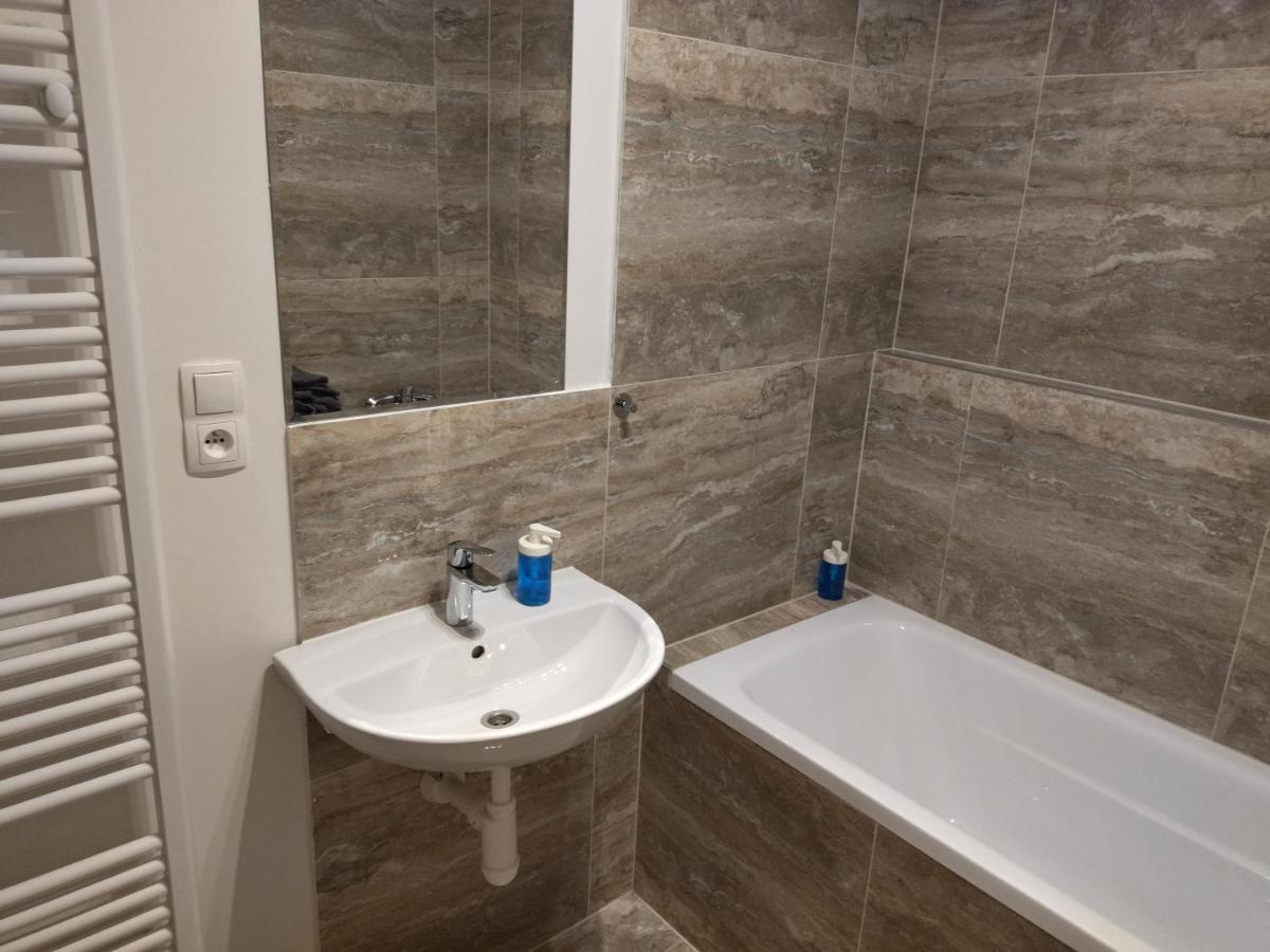 Brand New One Bedroom Apartment #54 In Brand New Building With Free Parking Praha Eksteriør bilde